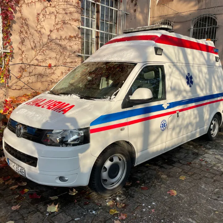 karetka biała transportowa