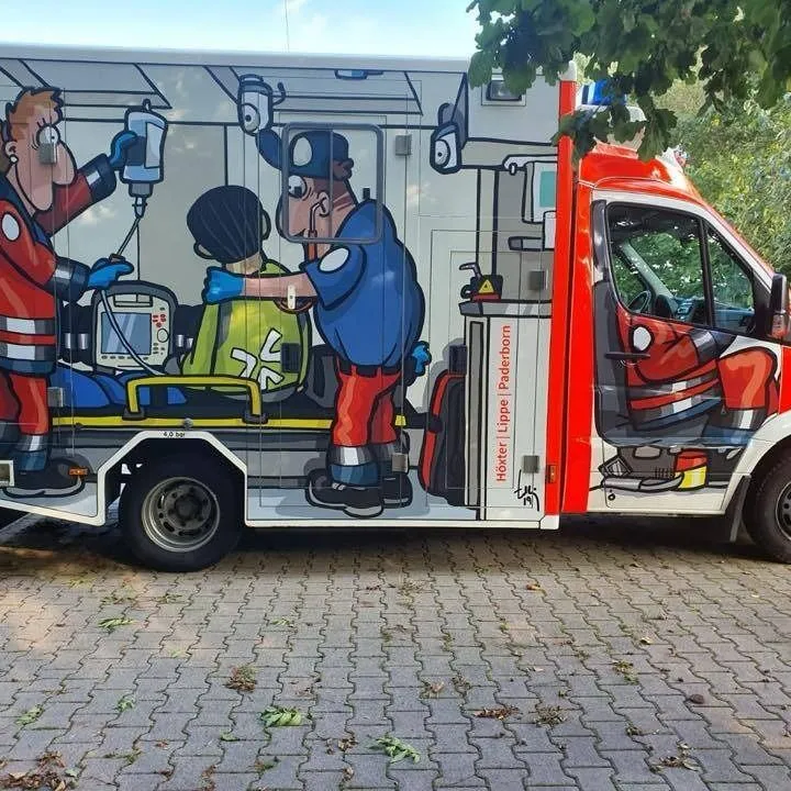 transport medyczny kolorowy ambulans 2